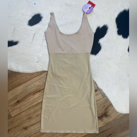 Spanx Hide & Sleek Full Slip - Picture 2 of 6